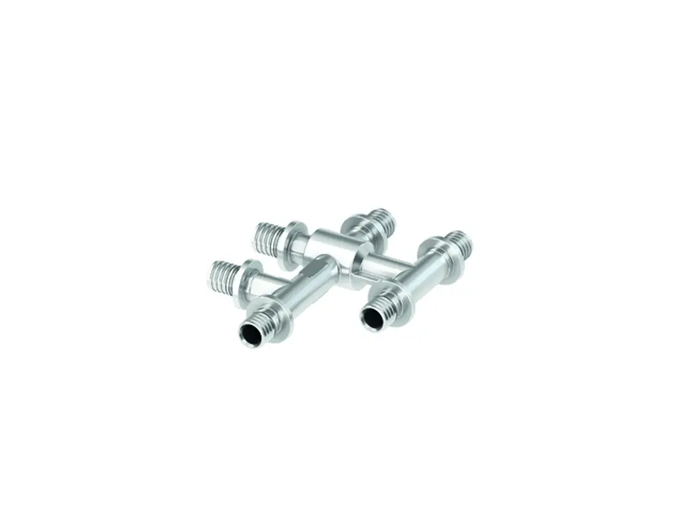 TECE Kreuzungsfitting aus vernickeltem Metall mit drei Anschlussmöglichkeiten, geeignet zur Verbindung von Rohrleitungen in Sanitärinstallationen.
